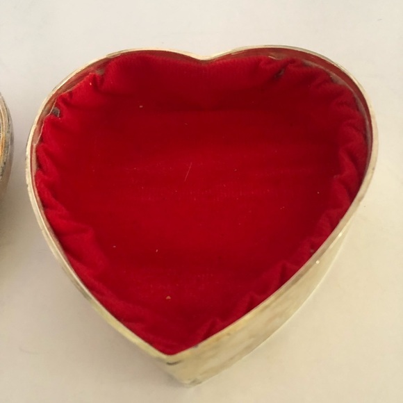Vintage Heart-Shaped Silver Jewelry Box with Gold Bow. Made in Hong Kong - - Picture 3 of 8